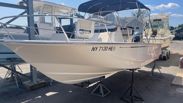 Boston Whaler 210 Montauk 