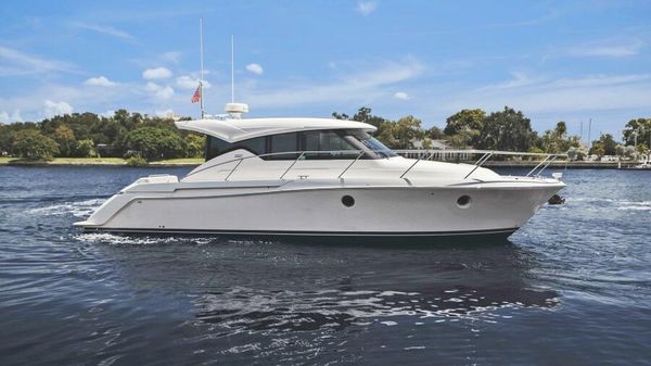 Tiara Yachts 39 Coupe