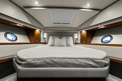 Tiara Yachts 39 Coupe image