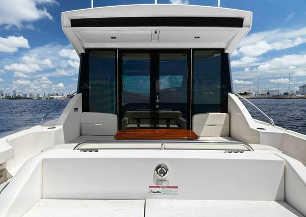 Tiara Yachts 39 Coupe image