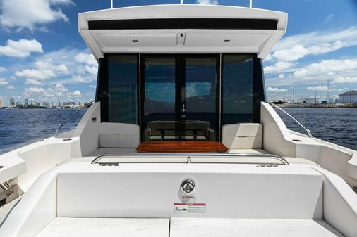 Tiara Yachts 39 Coupe image