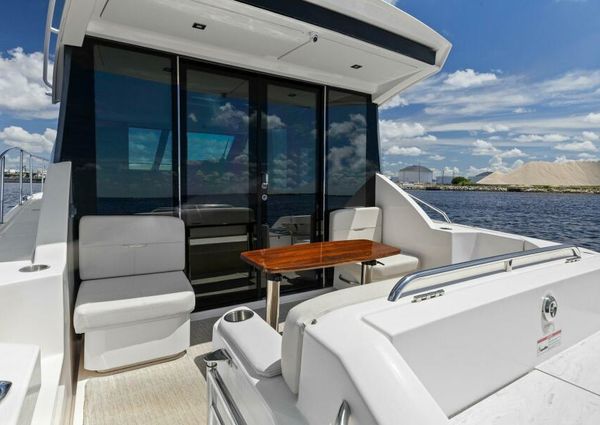 Tiara Yachts 39 Coupe image