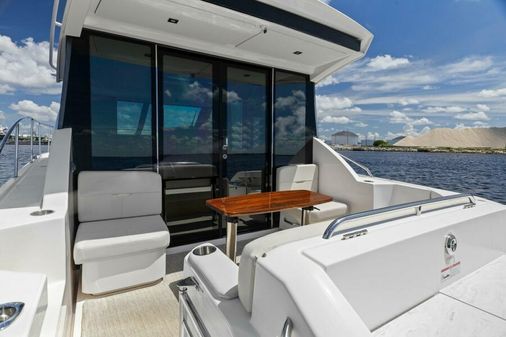 Tiara Yachts 39 Coupe image