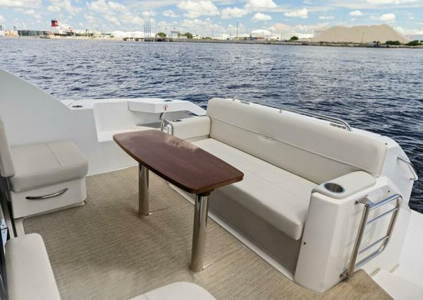 Tiara Yachts 39 Coupe image