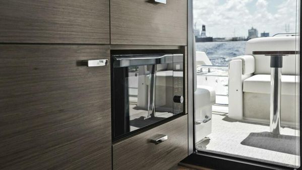 Tiara Yachts 39 Coupe image