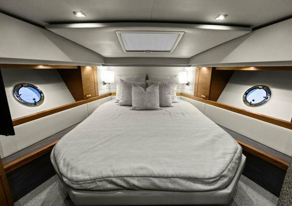 Tiara Yachts 39 Coupe image