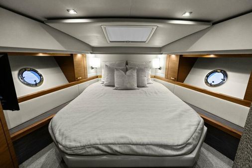 Tiara Yachts 39 Coupe image