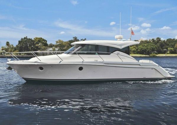 Tiara Yachts 39 Coupe image