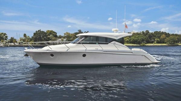 Tiara Yachts 39 Coupe image