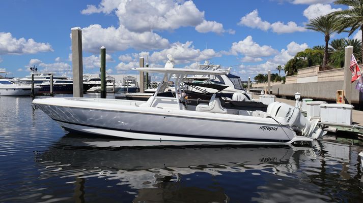 Intrepid 327 Center Console - main image