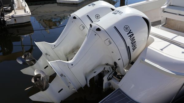 Intrepid 327 Center Console image