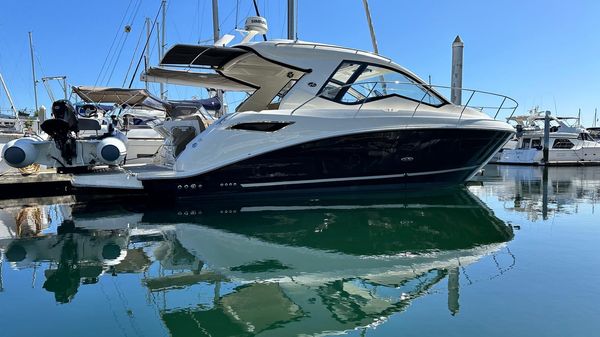 Sea Ray 350 Sundancer Coupe 