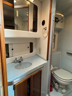 Sea-ray 410-AFT-CABIN image