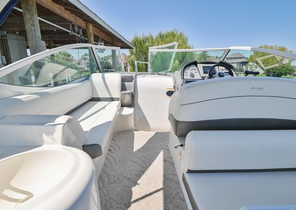 Cruisers Yachts 300 CXi Express image