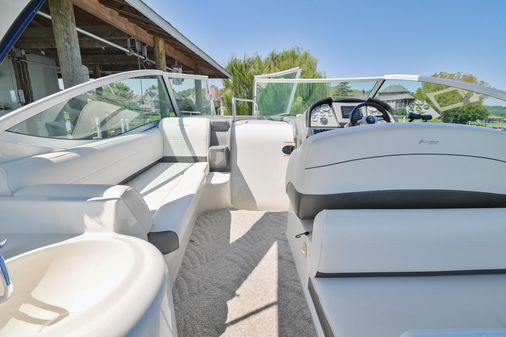 Cruisers Yachts 300 CXi Express image