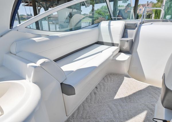 Cruisers Yachts 300 CXi Express image