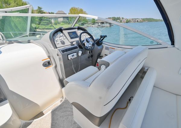 Cruisers Yachts 300 CXi Express image