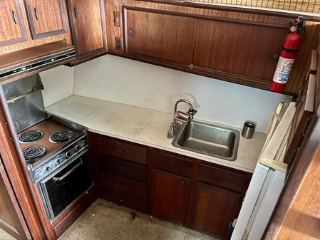 Hatteras 43 Double Cabin image