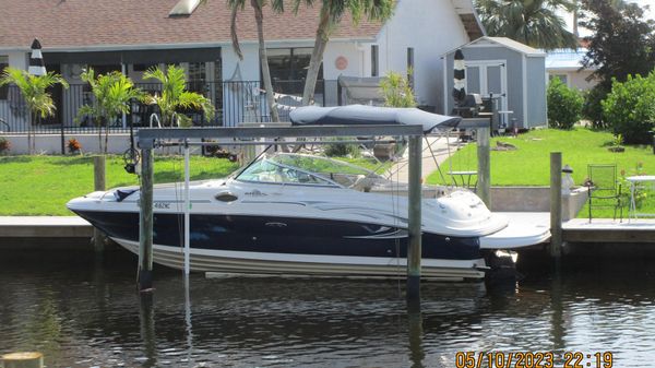 Sea Ray 240 Sundeck 
