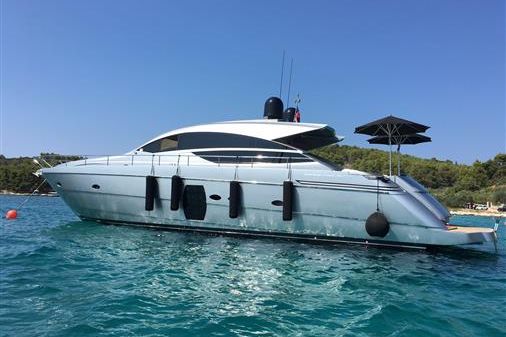 Pershing 64' 