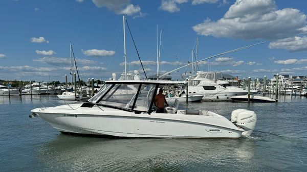 Boston Whaler 32 Outrage Cuddy 