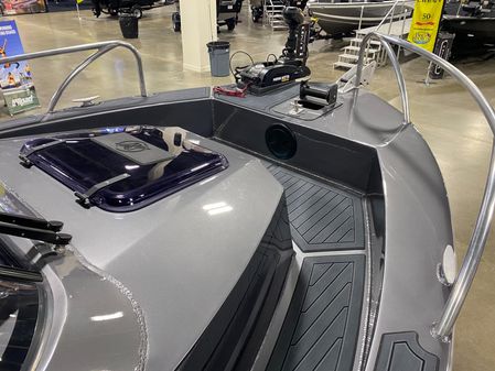 Extreme Boats 745 Walk Around image