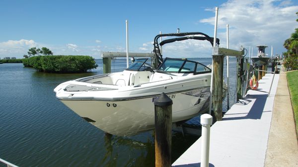 Monterey M65 Bow Rider 