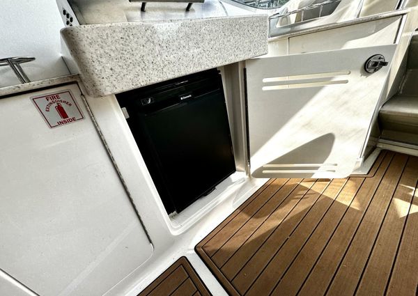 Sea Ray 330 Sundancer image