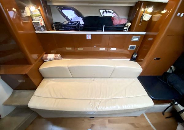 Sea Ray 330 Sundancer image