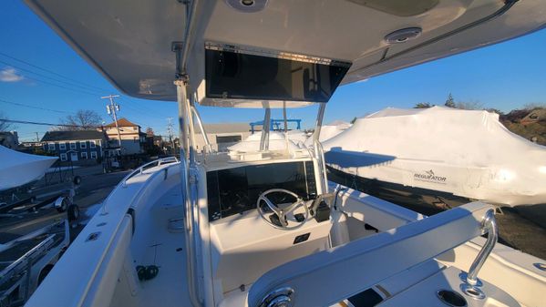Venture 34 Center Console image