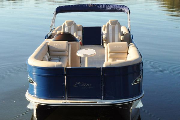 Bentley Pontoons 250 Elite Admiral - main image
