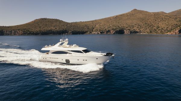 Ferretti Yachts 830 