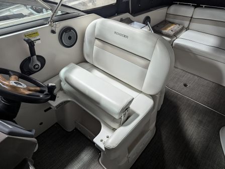 Rinker 250 Fiesta Vee image