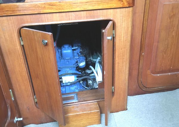 Gulfstar 44-CENTER-COCKPIT image