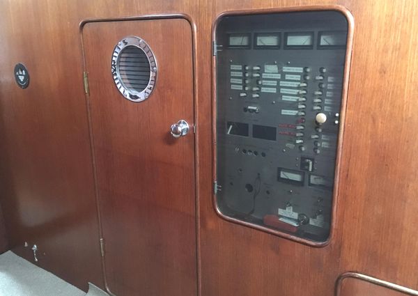 Gulfstar 44-CENTER-COCKPIT image