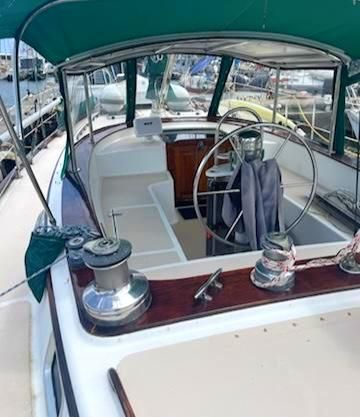 Gulfstar 44-CENTER-COCKPIT image