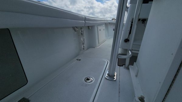 Yellowfin 29 image