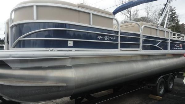 Sun Tracker Sport Fish 22