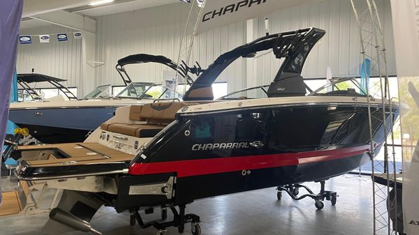 Chaparral 28 Surf