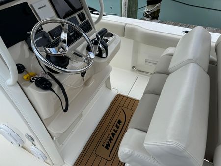 Boston Whaler 230 Outrage image