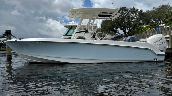 Boston Whaler 230 Outrage 