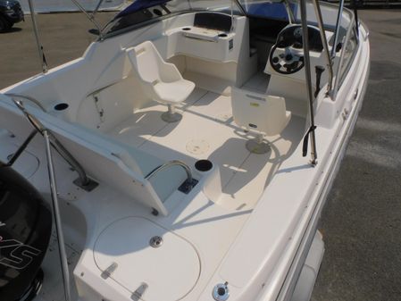 Boston Whaler Ventura 180 image