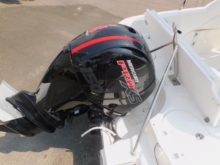 Boston Whaler Ventura 180 image