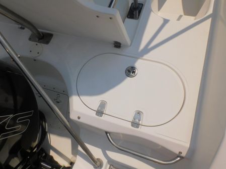 Boston Whaler Ventura 180 image