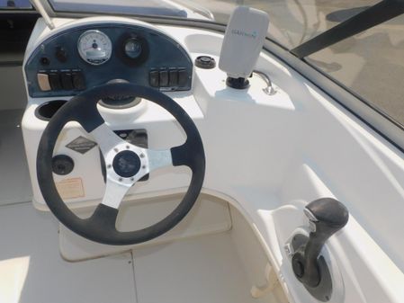 Boston Whaler Ventura 180 image