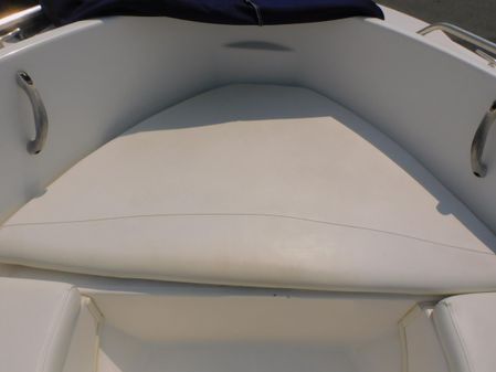 Boston Whaler Ventura 180 image