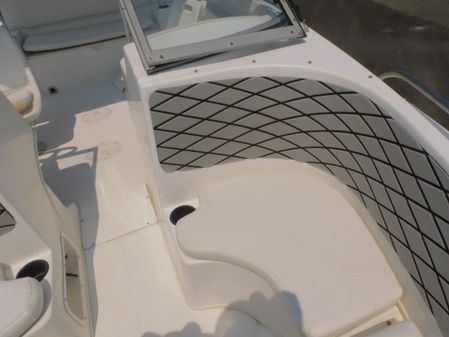 Boston Whaler Ventura 180 image