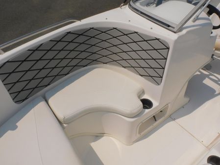 Boston Whaler Ventura 180 image