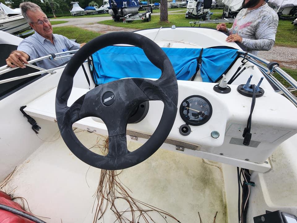 2000 Boston Whaler sport 13