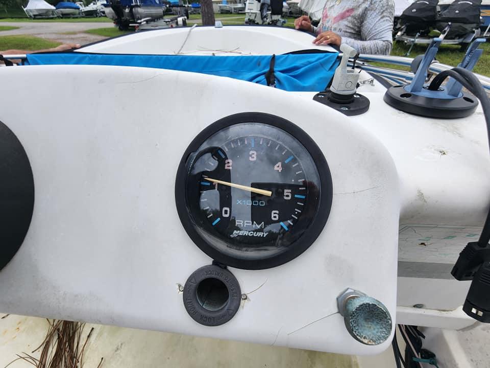 2000 Boston Whaler sport 13